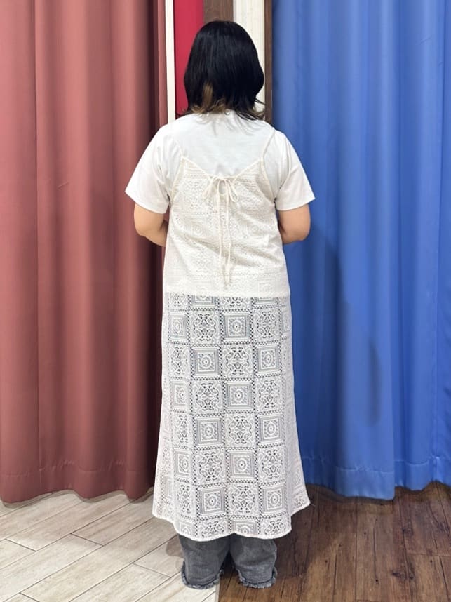 Meeさんの「SHOO･LA･RUE｜【S-LL/ひんやり/汗ジミ軽減/UVカット】グラフィックアソートTシャツ」を使ったコーディネート