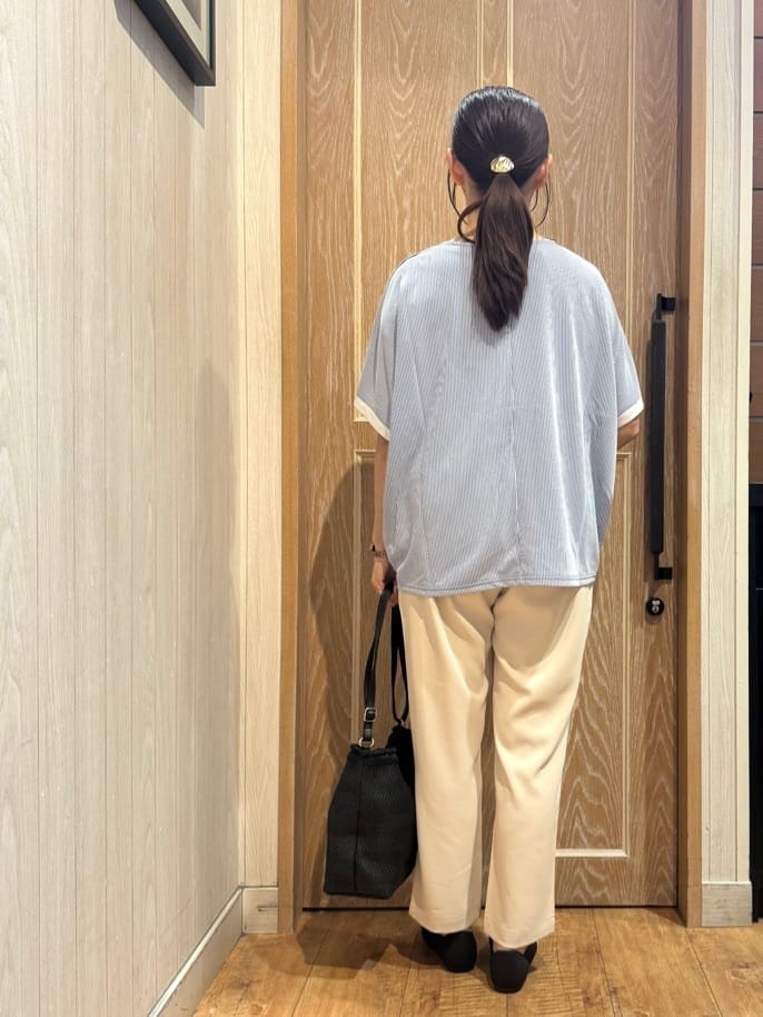 KAORIさんの「SHOO･LA･RUE｜【ひんやり/UV】高気温でも快適に インせず決まるドルマントップス」を使ったコーディネート