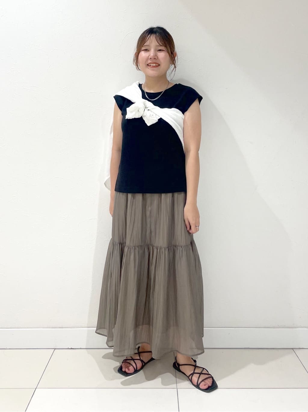 YUUKIさんの「INDIVI｜【2点セット／着回し◎】ノースリーブ＆ティアードスカート カセット服」を使ったコーディネート