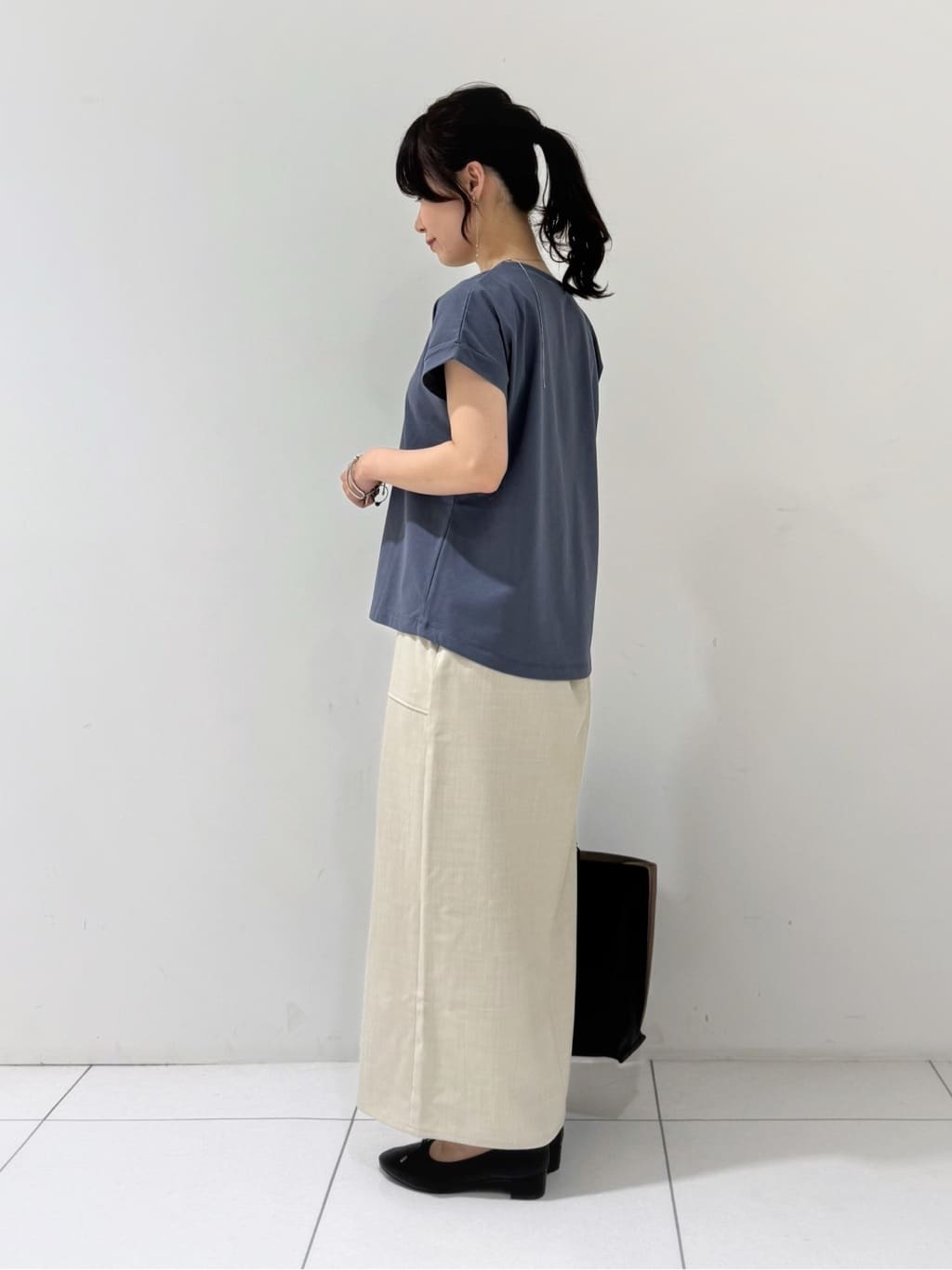 kozuさんの「index｜《7色展開／XS-LLサイズ》ビジューボタンクルーネックカーディガン【洗濯機洗い可】」を使ったコーディネート