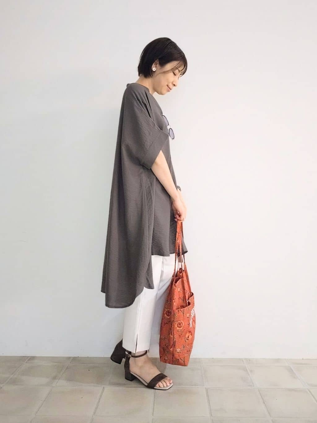 miomioさんの「SHOO･LA･RUE｜【S-LL/ひんやり】きれいめにもカジュアルにも サブリナパンツ」を使ったコーディネート
