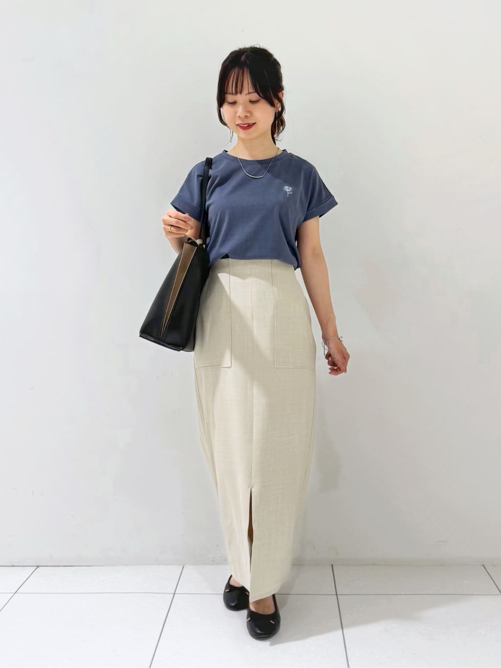 kozuさんの「index｜《7色展開／XS-LLサイズ》ビジューボタンクルーネックカーディガン【洗濯機洗い可】」を使ったコーディネート