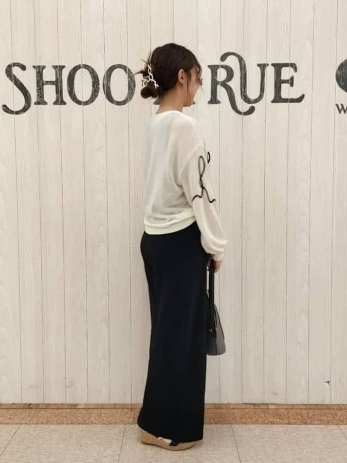 masamiさんの「SHOO･LA･RUE｜ニュアンスデザインがこなれ見え 刺繍デザイン シアーカーディガン」を使ったコーディネート