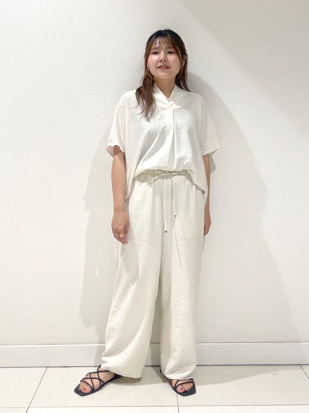 YUUKIさんの「INDIVI｜◆【洗える／UVケア／SETUP可能】スキッパードルマンブラウス」を使ったコーディネート