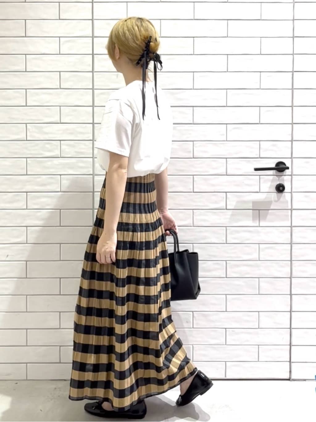 しおりさんの「OPAQUE.CLIP｜ロゴプリントTシャツ【洗濯機洗い可】」を使ったコーディネート