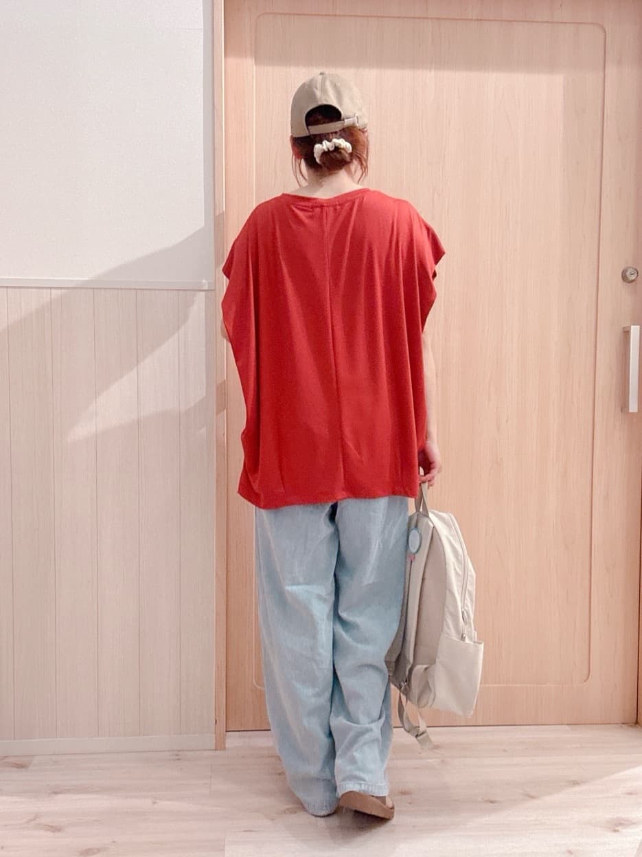 モカさんの「SHOO･LA･RUE｜【S-LL/ひんやり/UV】二の腕をきれいにカバー ショルダータックトップス」を使ったコーディネート