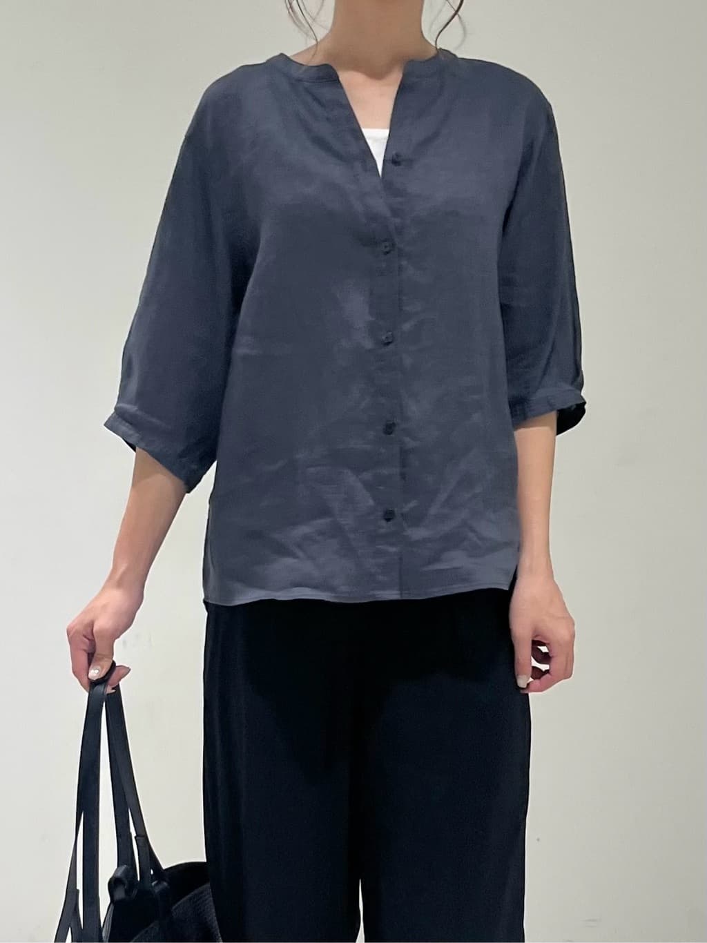 shioriさんの「INDIVI｜【褒められパンツ／洗える／ウエストゴム】ワイドタックパンツ」を使ったコーディネート