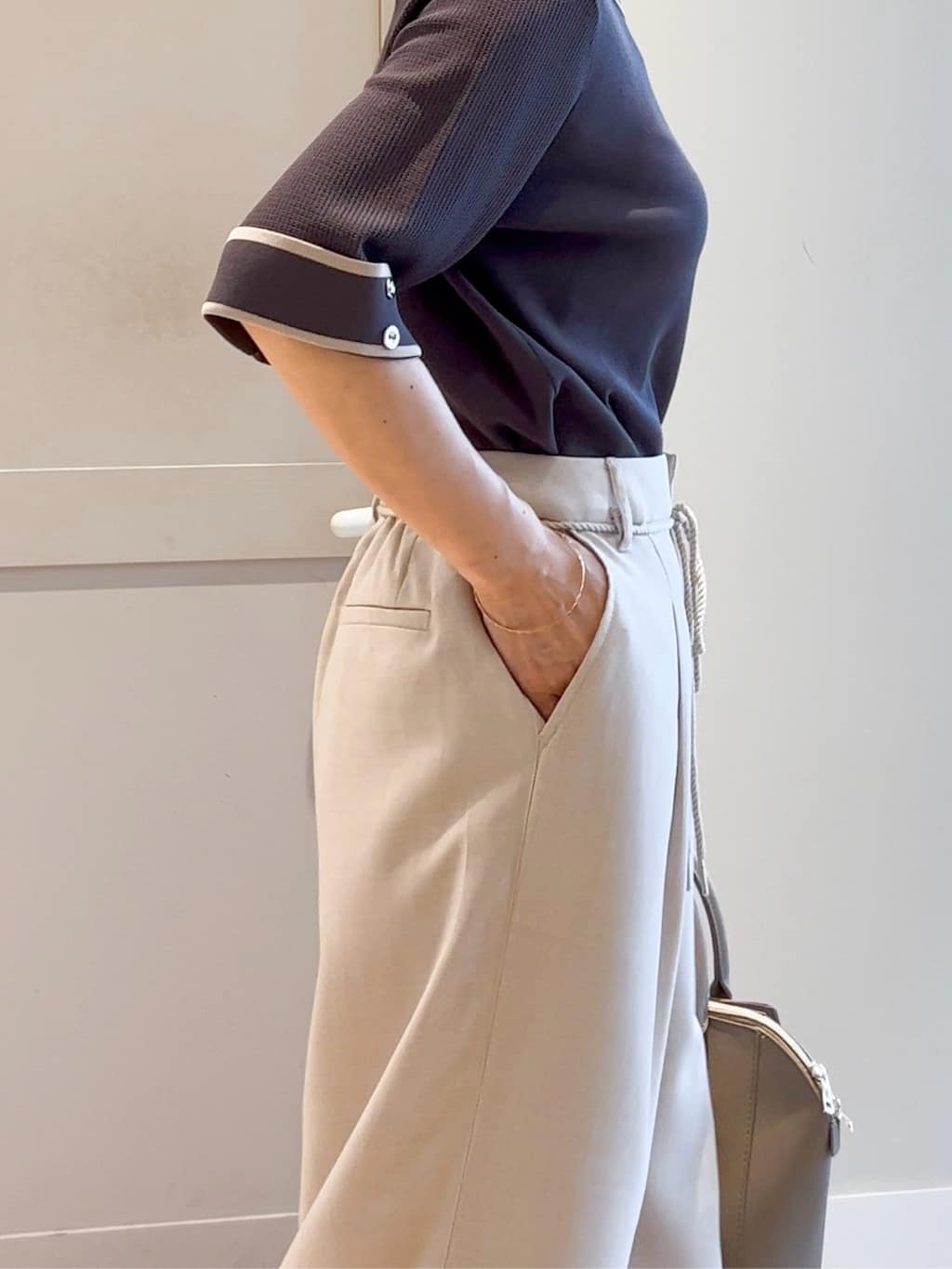 yamakoさんの「grove｜ロープベルトで差がつく 洗練リラックスパンツ」を使ったコーディネート