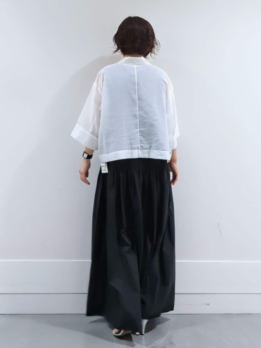 ミズタさんの「UNTITLED｜【前開き/洗える】ショート丈シアーシャツ」を使ったコーディネート