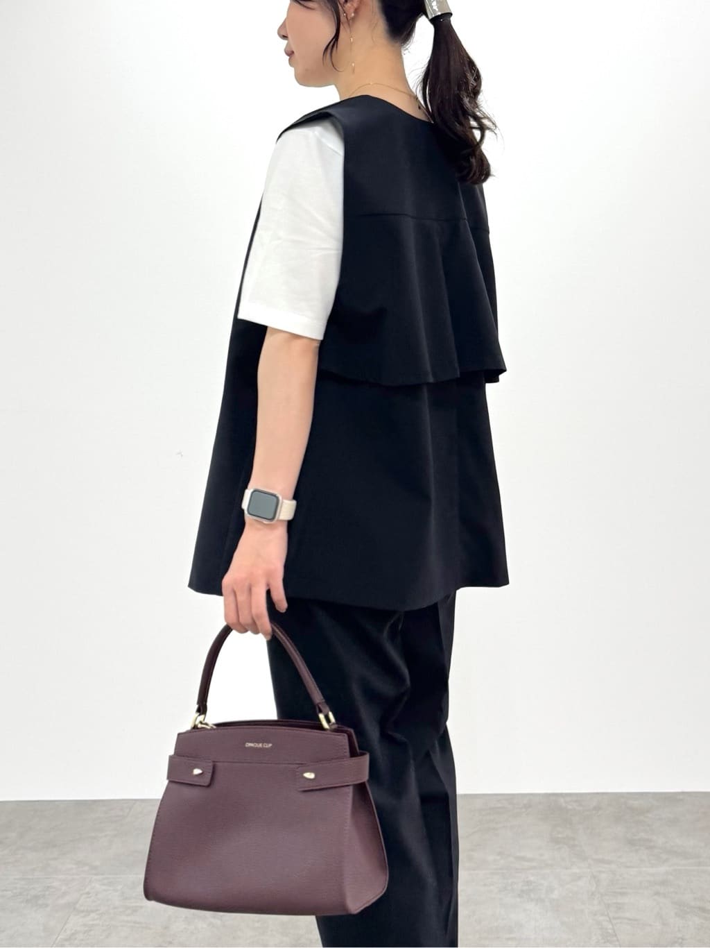kozuさんの「index｜スパンコール刺繍ロゴTシャツ【洗濯機洗い可／接触冷感／UVケア】」を使ったコーディネート
