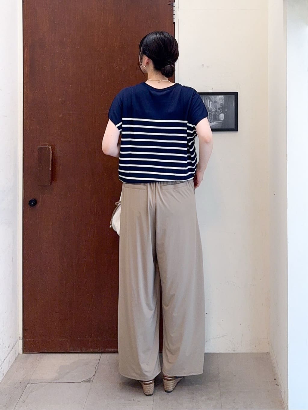 𝐇𝐢𝐫𝐨𝐦𝐢さんの「SHOO･LA･RUE｜【ひんやり/S-LL】さらさらな肌触りが心地よい フレンチスリーブニット」を使ったコーディネート