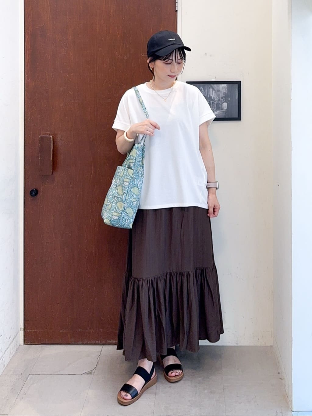 𝐇𝐢𝐫𝐨𝐦𝐢さんの「SHOO･LA･RUE｜キラッと光るラメとスパンコールが印象的 メッシュカーディガン」を使ったコーディネート