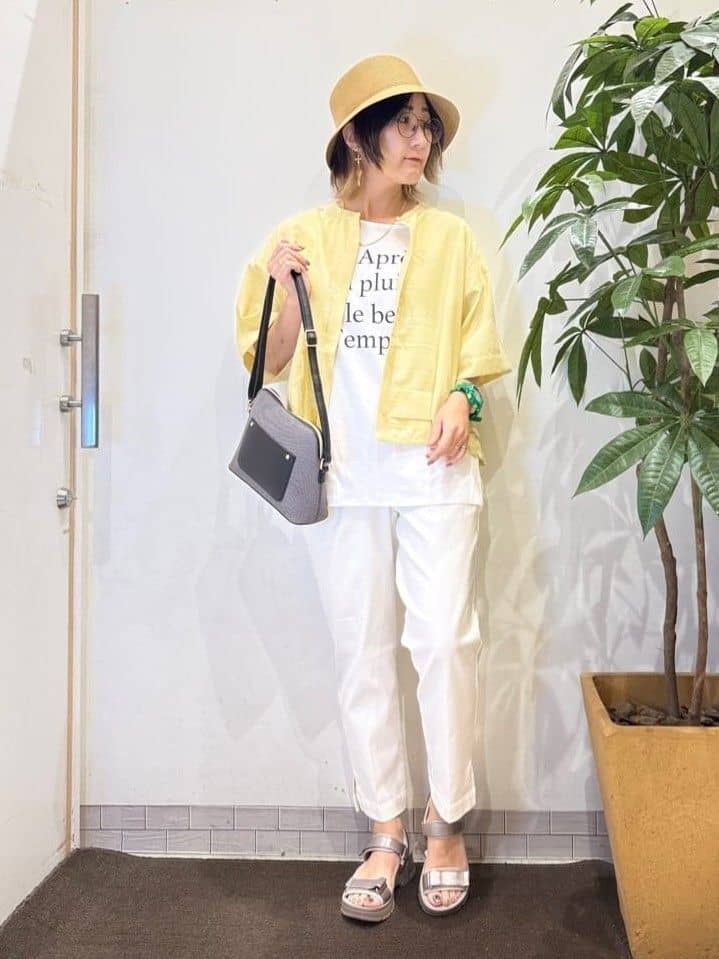 misakiさんの「SHOO･LA･RUE｜【洗濯後しわになりにくい/UV/吸水速乾】大人きれいな バンドカラーシャツ」を使ったコーディネート
