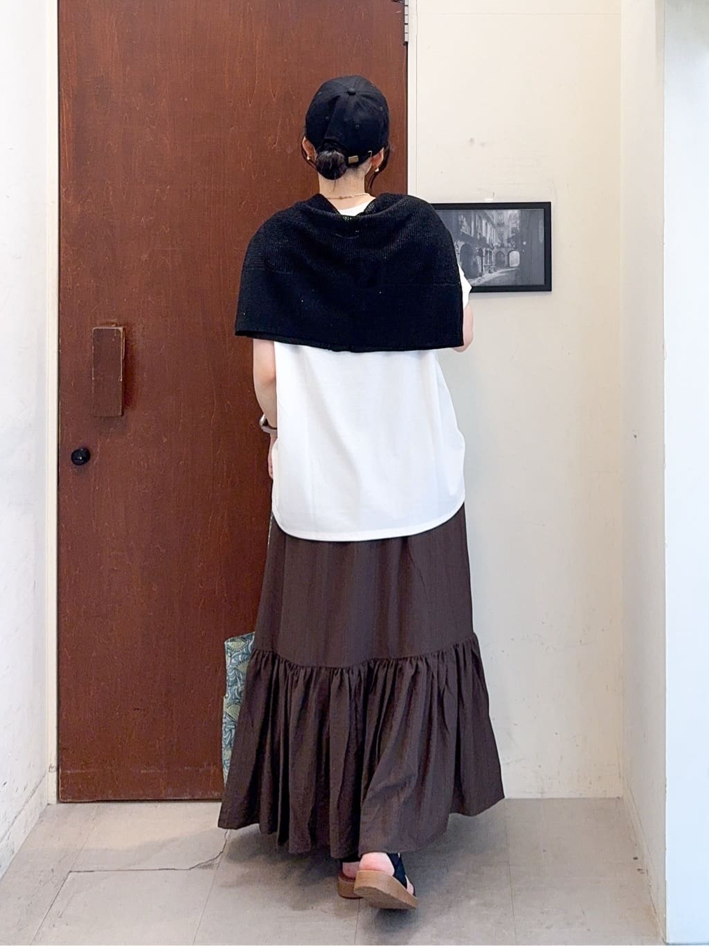 𝐇𝐢𝐫𝐨𝐦𝐢さんの「SHOO･LA･RUE｜キラッと光るラメとスパンコールが印象的 メッシュカーディガン」を使ったコーディネート