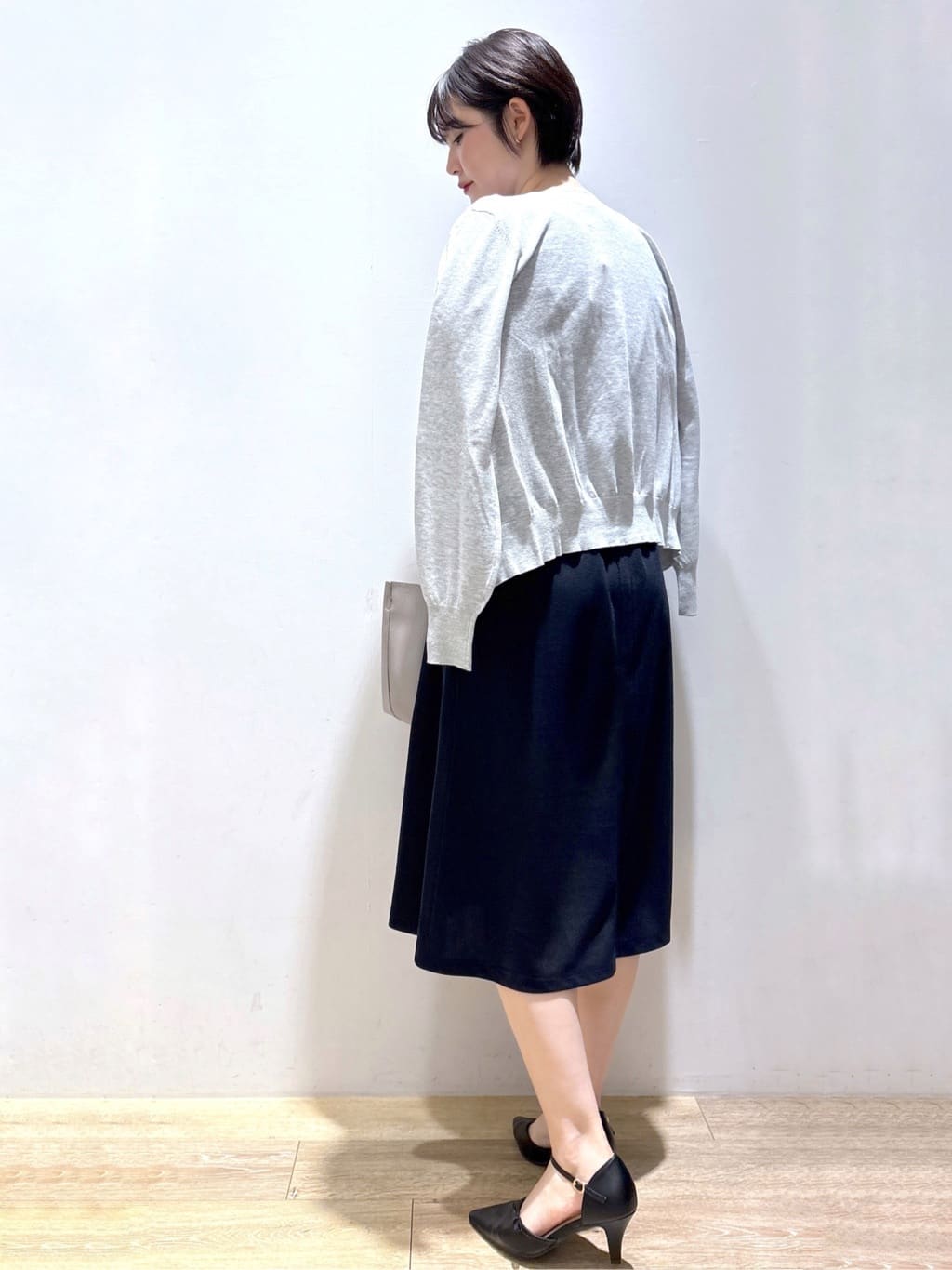 mizukiさんの「index｜《7色展開／XS-LLサイズ》ビジューボタンクルーネックカーディガン【洗濯機洗い可】」を使ったコーディネート