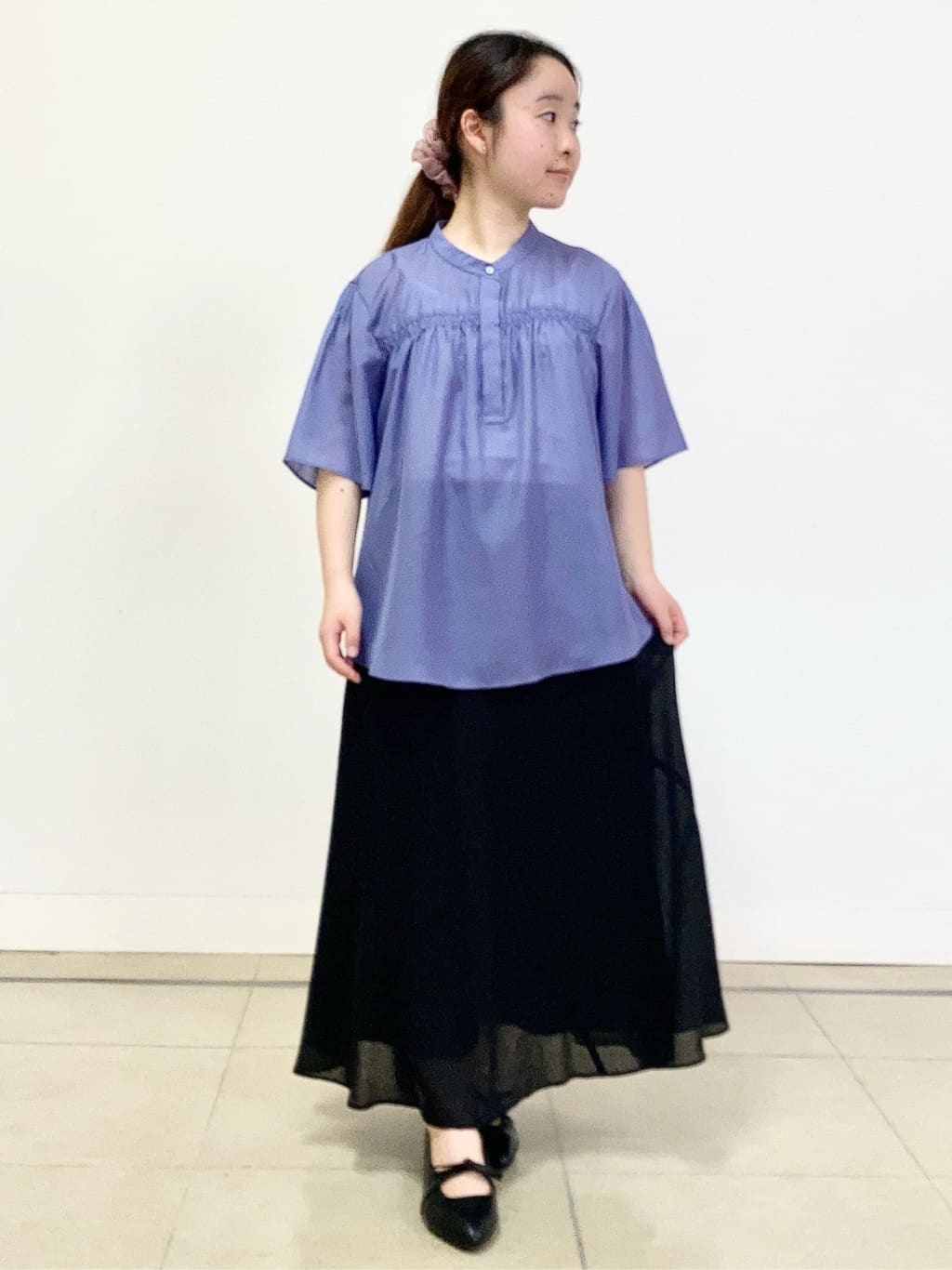 tomominさんの「Reflect｜【選べる5色◎／マシンウォッシュ可】シャーリングデザインブラウス」を使ったコーディネート
