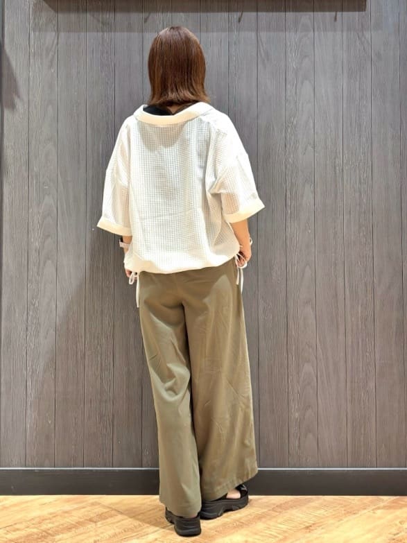 meiさんの「SHOO･LA･RUE｜シルエット変化を楽しめる シアーチェックドロストシャツ」を使ったコーディネート