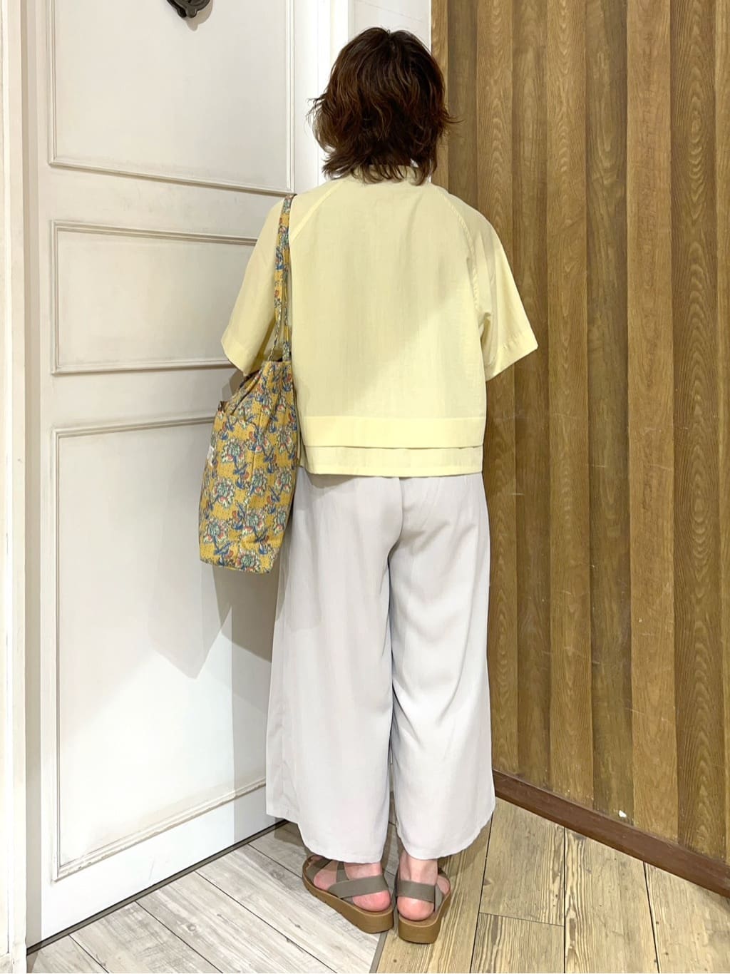 yuriyuriさんの「SHOO･LA･RUE｜【洗濯後しわになりにくい/UV/吸水速乾】大人きれいな バンドカラーシャツ」を使ったコーディネート