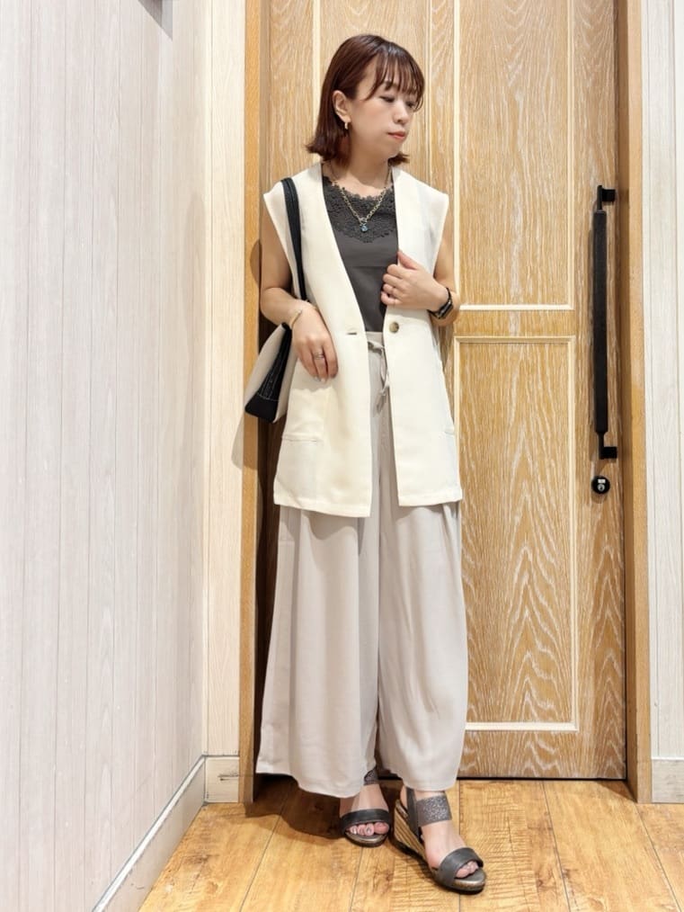 meiさんの「SHOO･LA･RUE｜【S-LL】夏のレイヤードコーデに さらりと着られるメッシュジレ」を使ったコーディネート
