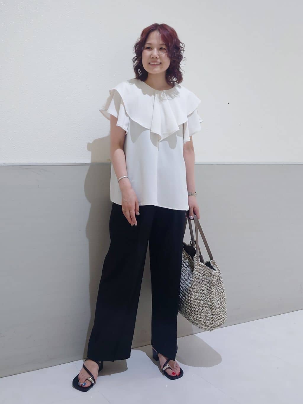 maruさんの「THE SHOP TK｜【ONOFF活躍】フリルデザインブラウス/セットアップ可」を使ったコーディネート