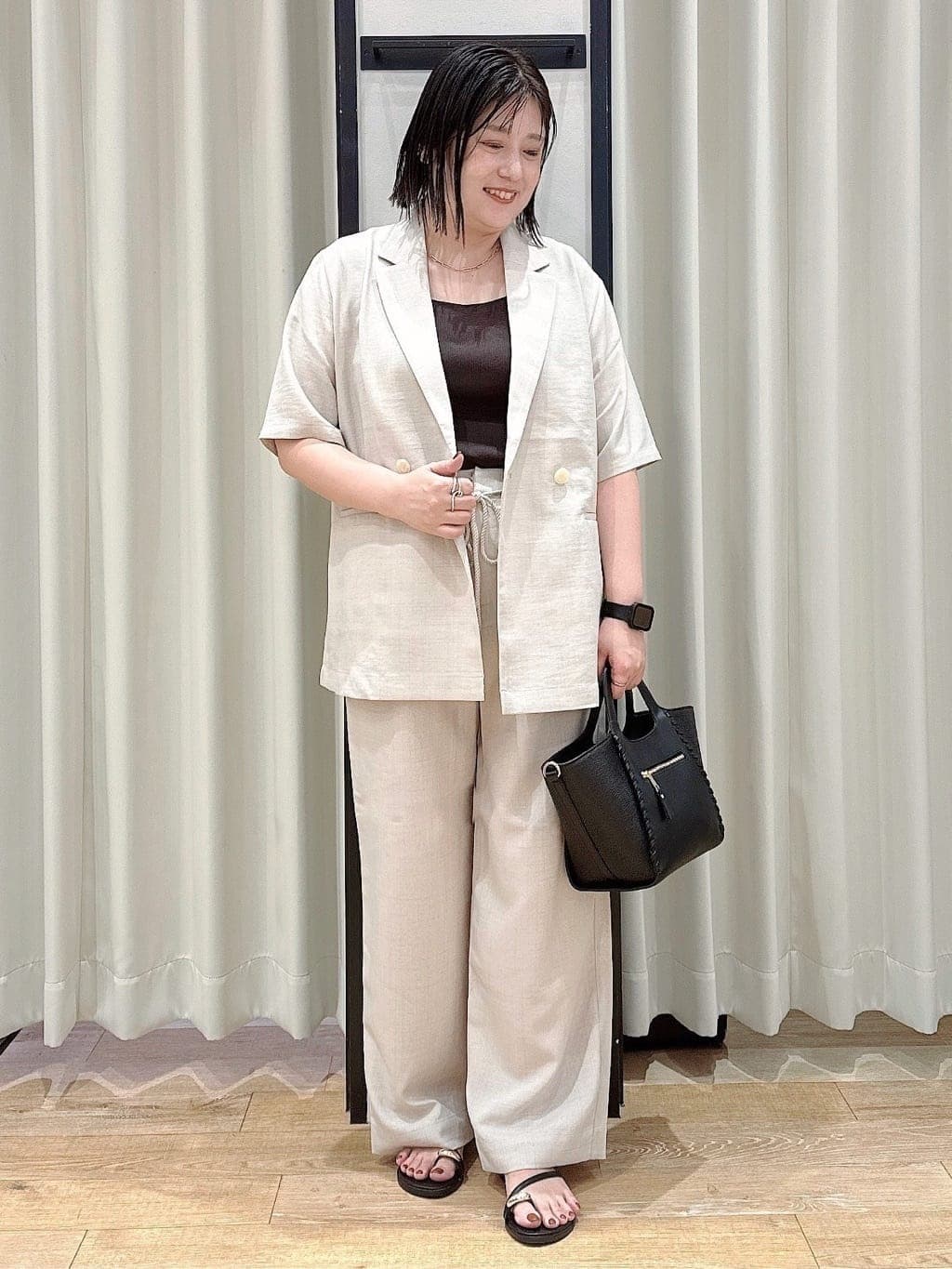 SoRAoさんの「grove｜軽やかに羽織れて、きちんと見え ハーフスリーブテーラードジャケット」を使ったコーディネート