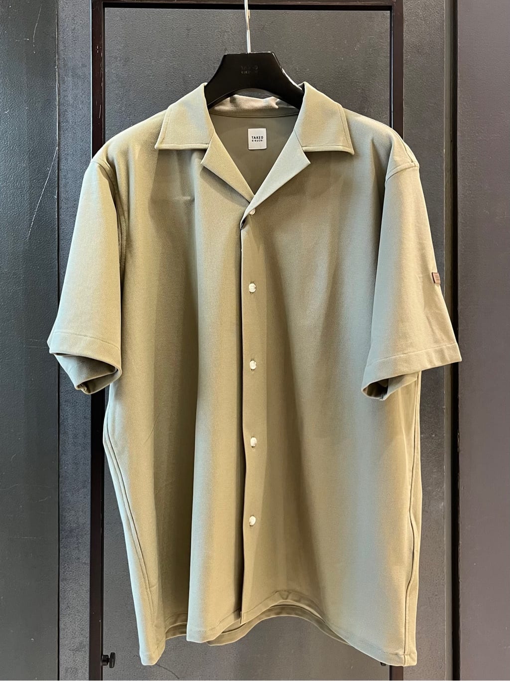 uedaさんの「TAKEO KIKUCHI｜【COOL CITY WEAR】エアートール オープンカラーシャツ /接触冷感・通気性」を使ったコーディネート