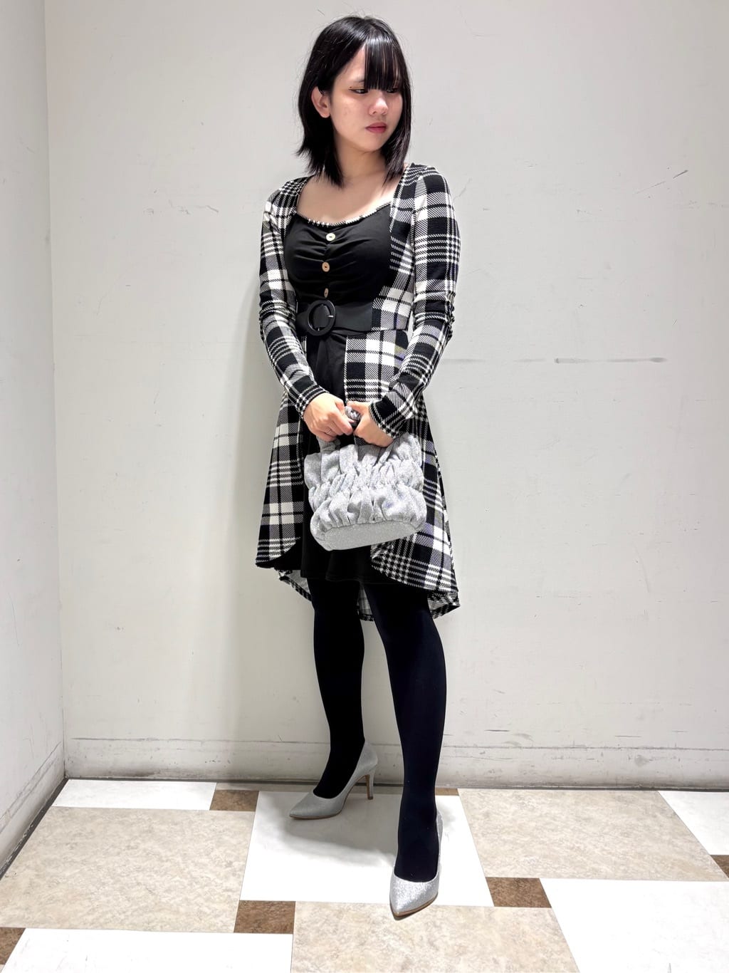 夜桜さんの「ESPERANZA｜【12時間パンプス】約8.5?／ラメ素材　歩きやすくて疲れにくい」を使ったコーディネート