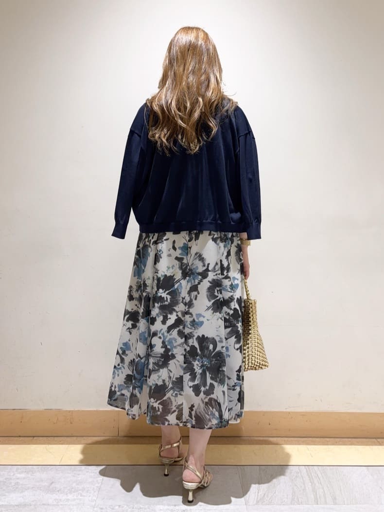 sattoさんの「UNTITLED｜【シアー/エレガント/花柄/夏ワンピ】ペイントフラワーワンピース」を使ったコーディネート