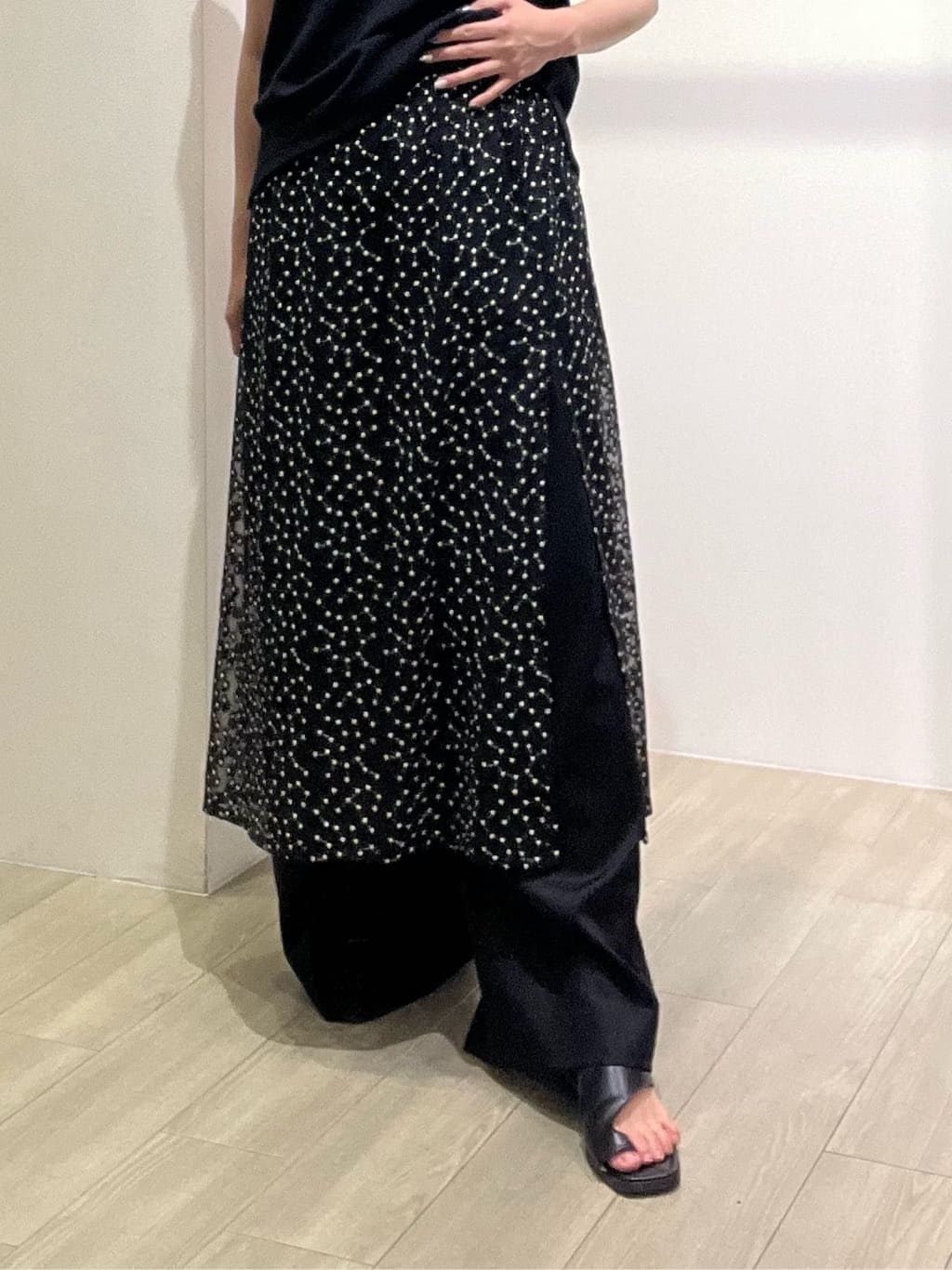 TOMOMIさんの「INDIVI｜【2点セット／着回し◎】ノースリーブ＆ティアードスカート カセット服」を使ったコーディネート