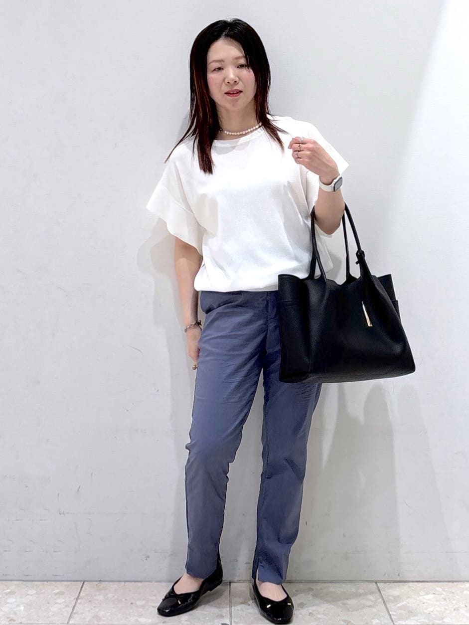 mameさんの「OPAQUE.CLIP｜麻混ハイストレッチイージースティックパンツ【洗濯機洗い可】」を使ったコーディネート