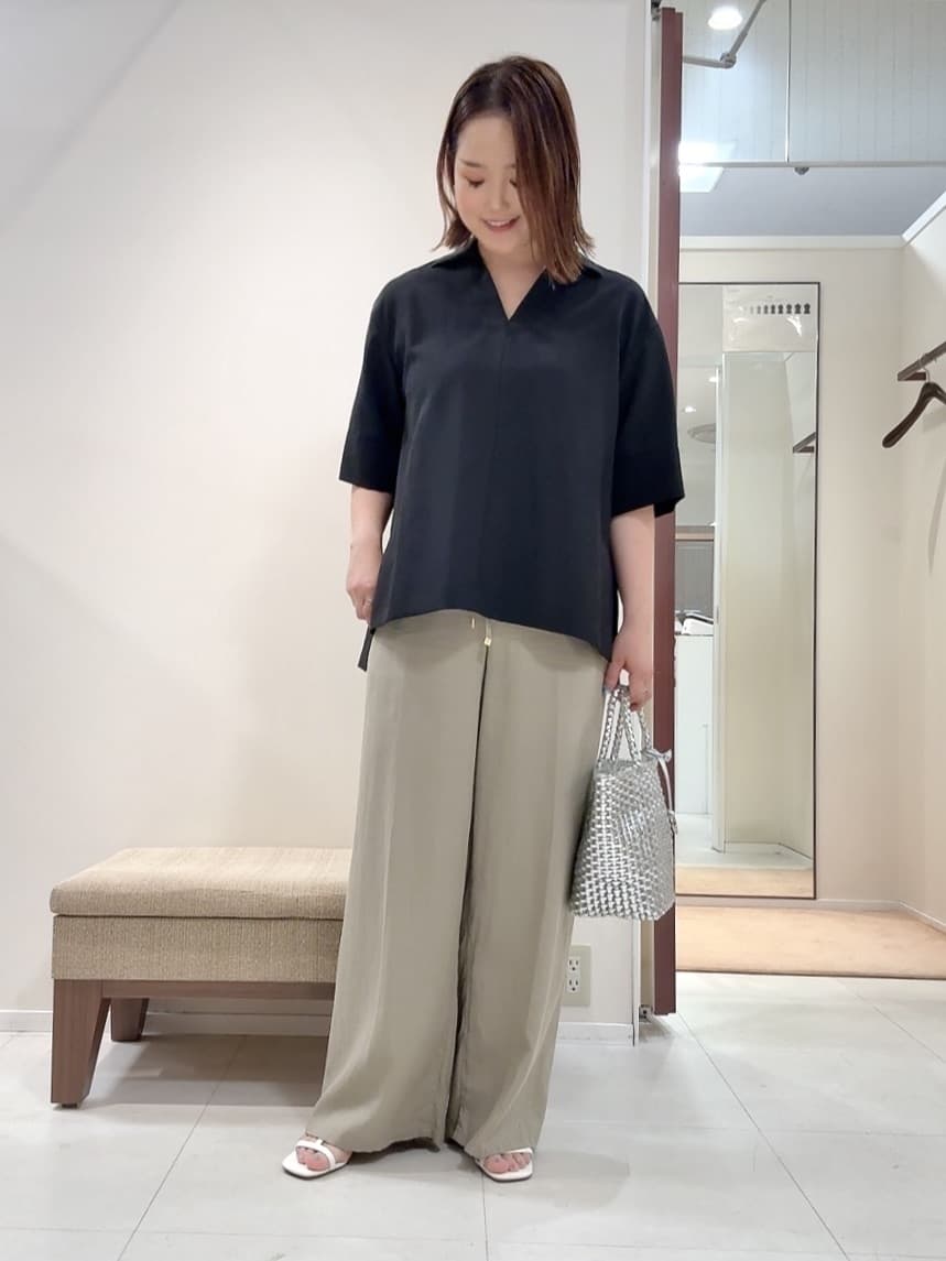 YUIさんの「UNTITLED｜【UVカット/接触冷感/吸水速乾/ゆったり】V開きネックシャツ」を使ったコーディネート