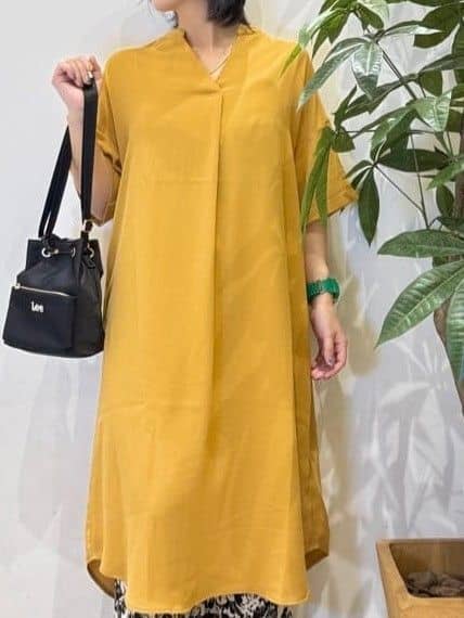 misakiさんの「SHOO･LA･RUE｜【S-LL/洗濯後しわになりにくい/体型カバー】後ろ姿もサマになる バックレースアップチュニック」を使ったコーディネート