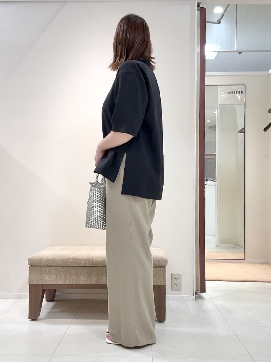 YUIさんの「UNTITLED｜【UVカット/接触冷感/吸水速乾/ゆったり】V開きネックシャツ」を使ったコーディネート