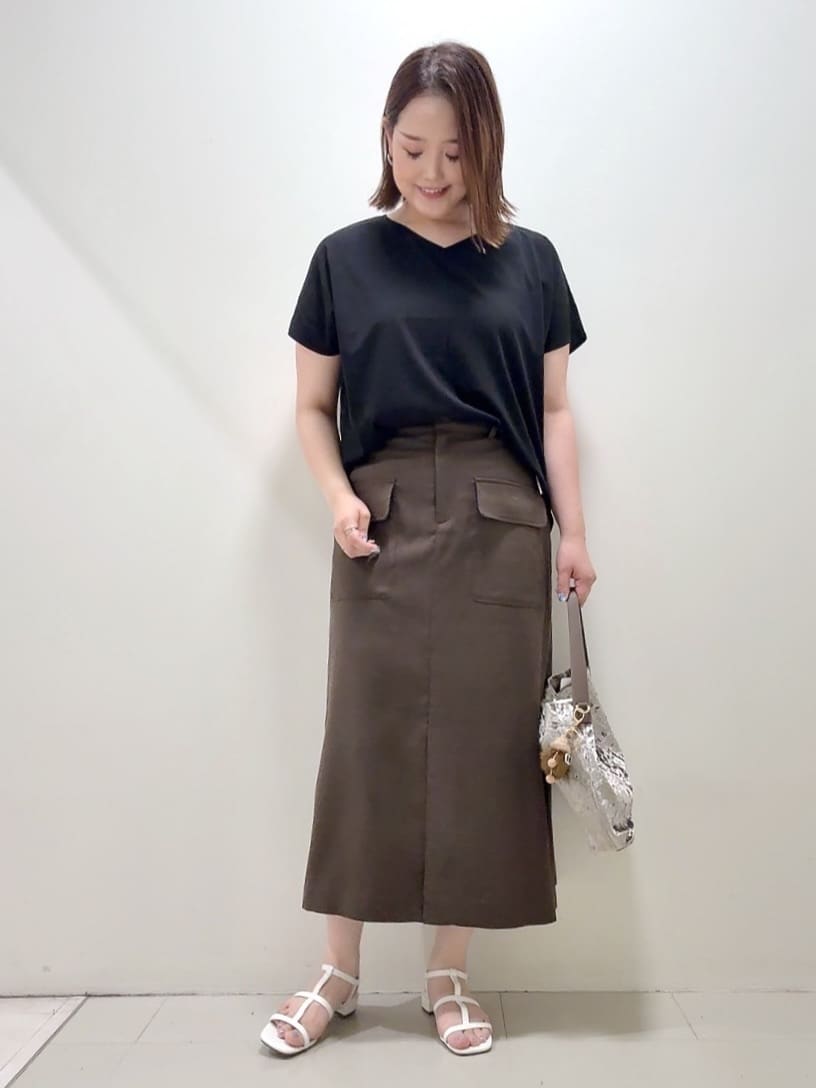 YUIさんの「UNTITLED｜【接触冷感/洗える】Vネックコットンプルオーバー」を使ったコーディネート