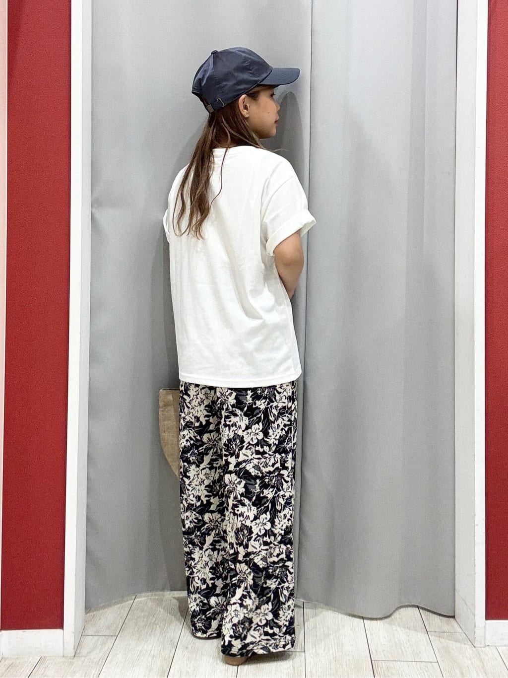 shioさんの「SHOO･LA･RUE｜【S-LL/ひんやり/UV】選べる6柄でそれぞれ欲しくなる プリントTシャツ」を使ったコーディネート