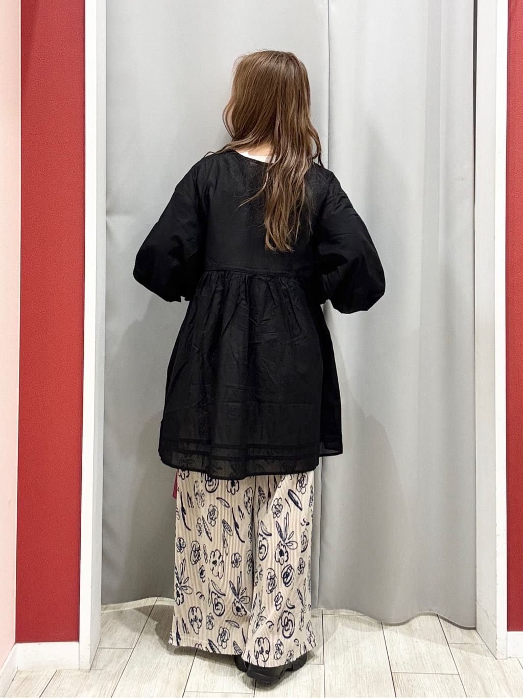 shioさんの「SHOO･LA･RUE｜【洗濯機可/柄が選べる】さらさら楽ちん プリーツ ワイドパンツ」を使ったコーディネート