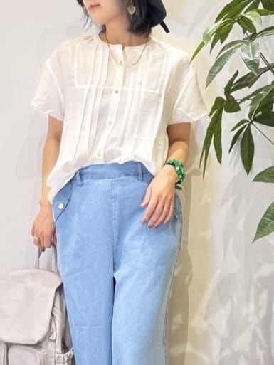 misakiさんの「SHOO･LA･RUE｜【S-LL/ひんやり】インせず決まる タックプリーツシャツ」を使ったコーディネート
