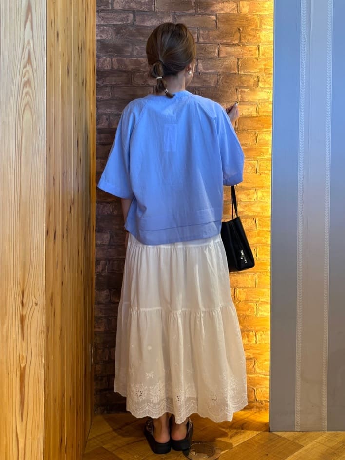 mieさんの「SHOO･LA･RUE｜【洗濯後しわになりにくい/UV/吸水速乾】大人きれいな バンドカラーシャツ」を使ったコーディネート