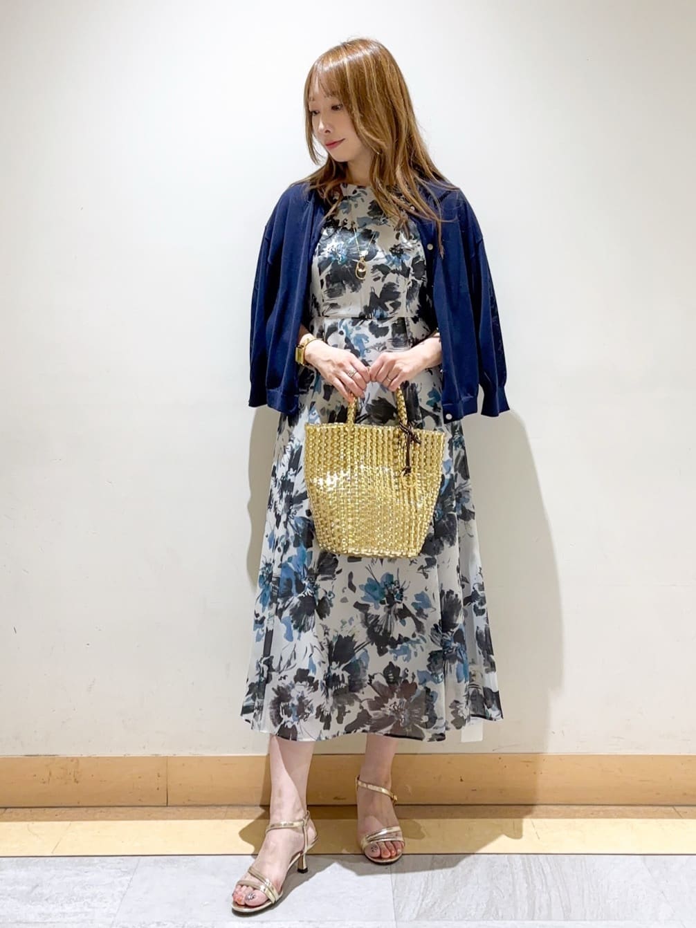 sattoさんの「UNTITLED｜【シアー/エレガント/花柄/夏ワンピ】ペイントフラワーワンピース」を使ったコーディネート