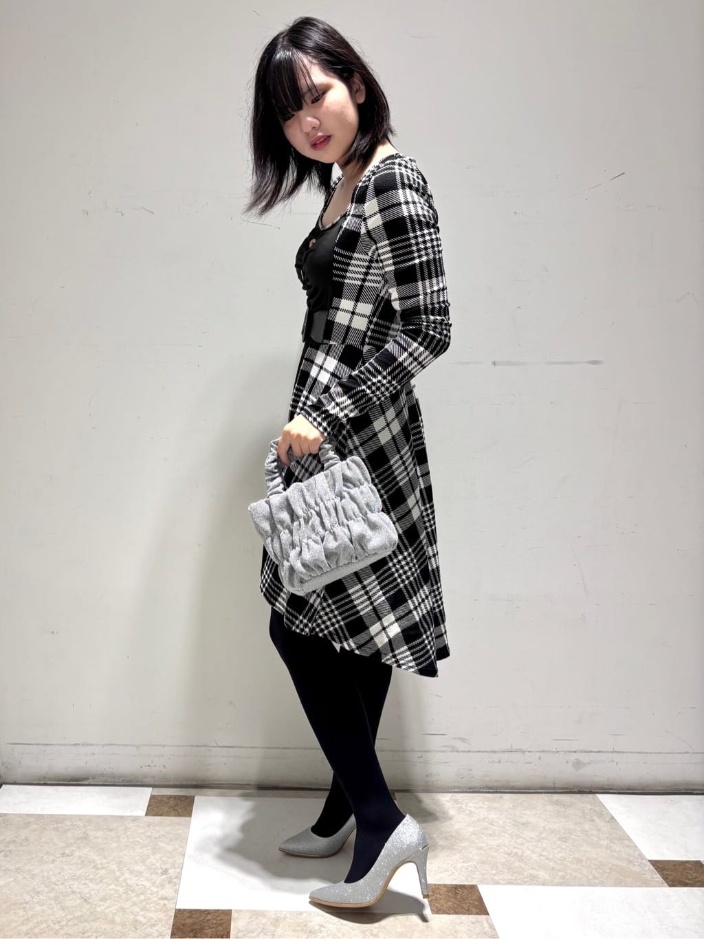 夜桜さんの「ESPERANZA｜【12時間パンプス】約8.5?／ラメ素材　歩きやすくて疲れにくい」を使ったコーディネート