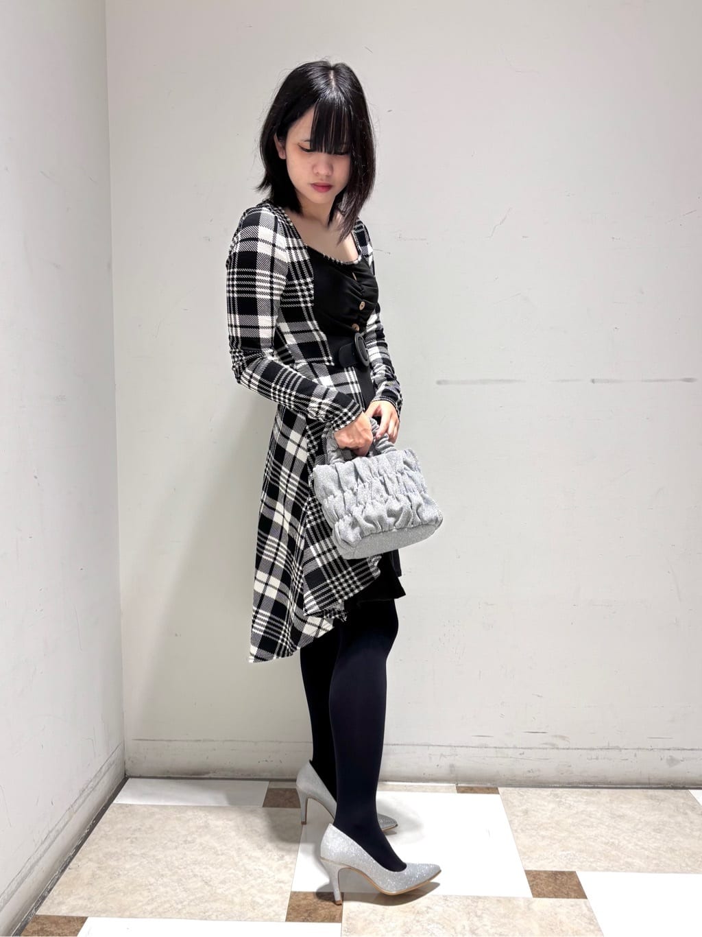 夜桜さんの「ESPERANZA｜【12時間パンプス】約8.5?／ラメ素材　歩きやすくて疲れにくい」を使ったコーディネート