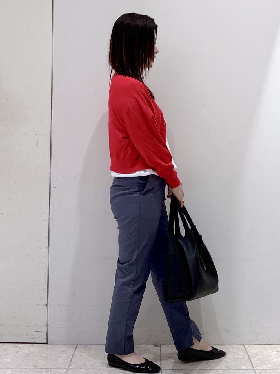 mameさんの「OPAQUE.CLIP｜麻混ハイストレッチイージースティックパンツ【洗濯機洗い可】」を使ったコーディネート