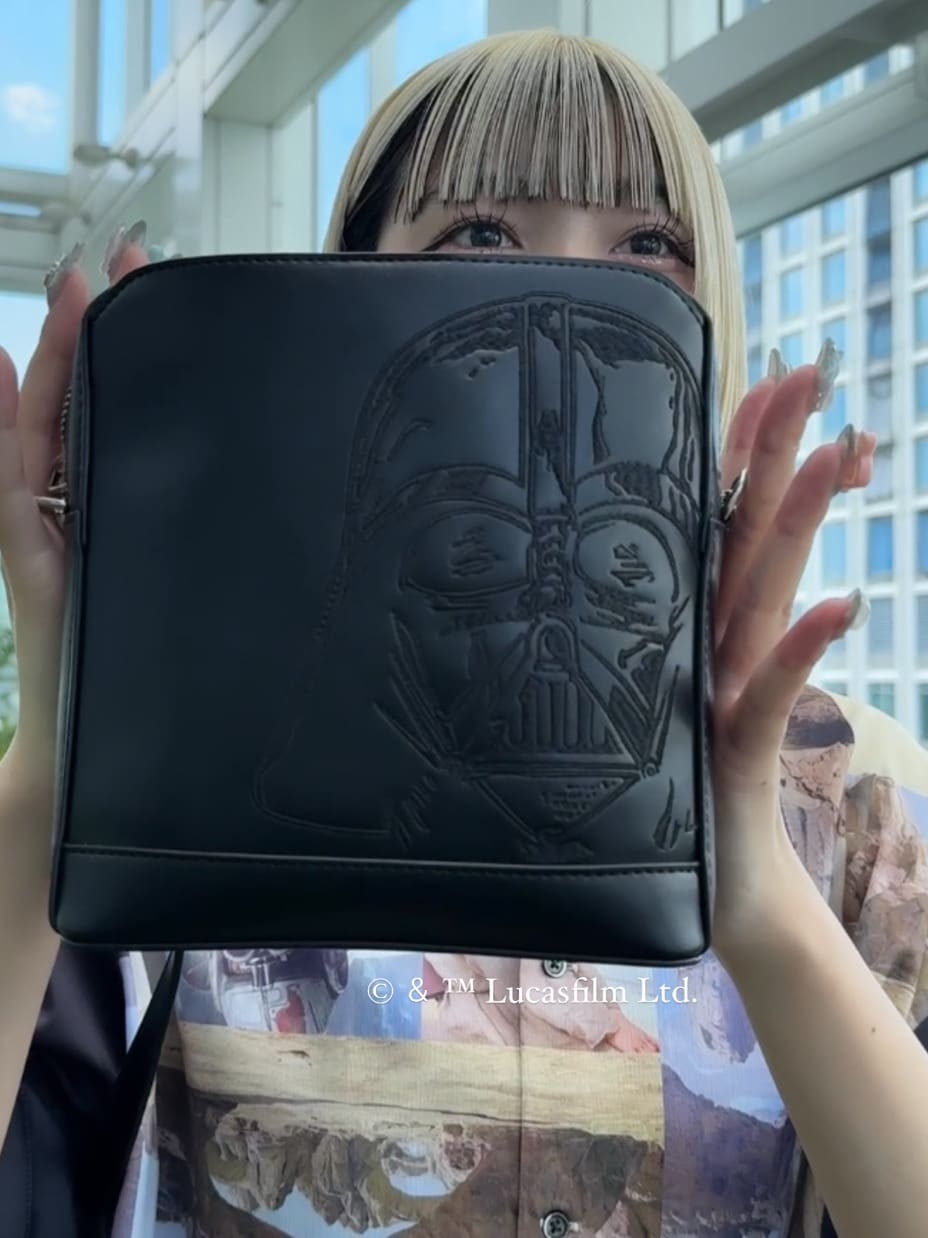 川本葵さんの「tk.TAKEO KIKUCHI｜【STAR WARS】Capsule Collection アオリミニショルダー」を使ったコーディネート