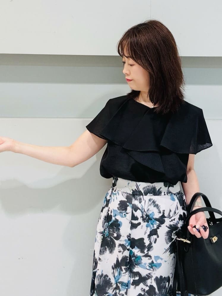 makiさんの「UNTITLED｜【きれいめ/洗える/フリル】ラッフルシアーブラウス」を使ったコーディネート