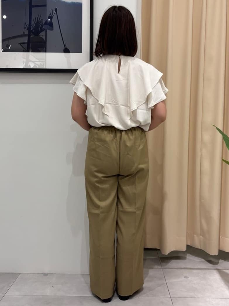 SAKUさんの「THE SHOP TK｜【ONOFF活躍】フリルデザインブラウス/セットアップ可」を使ったコーディネート