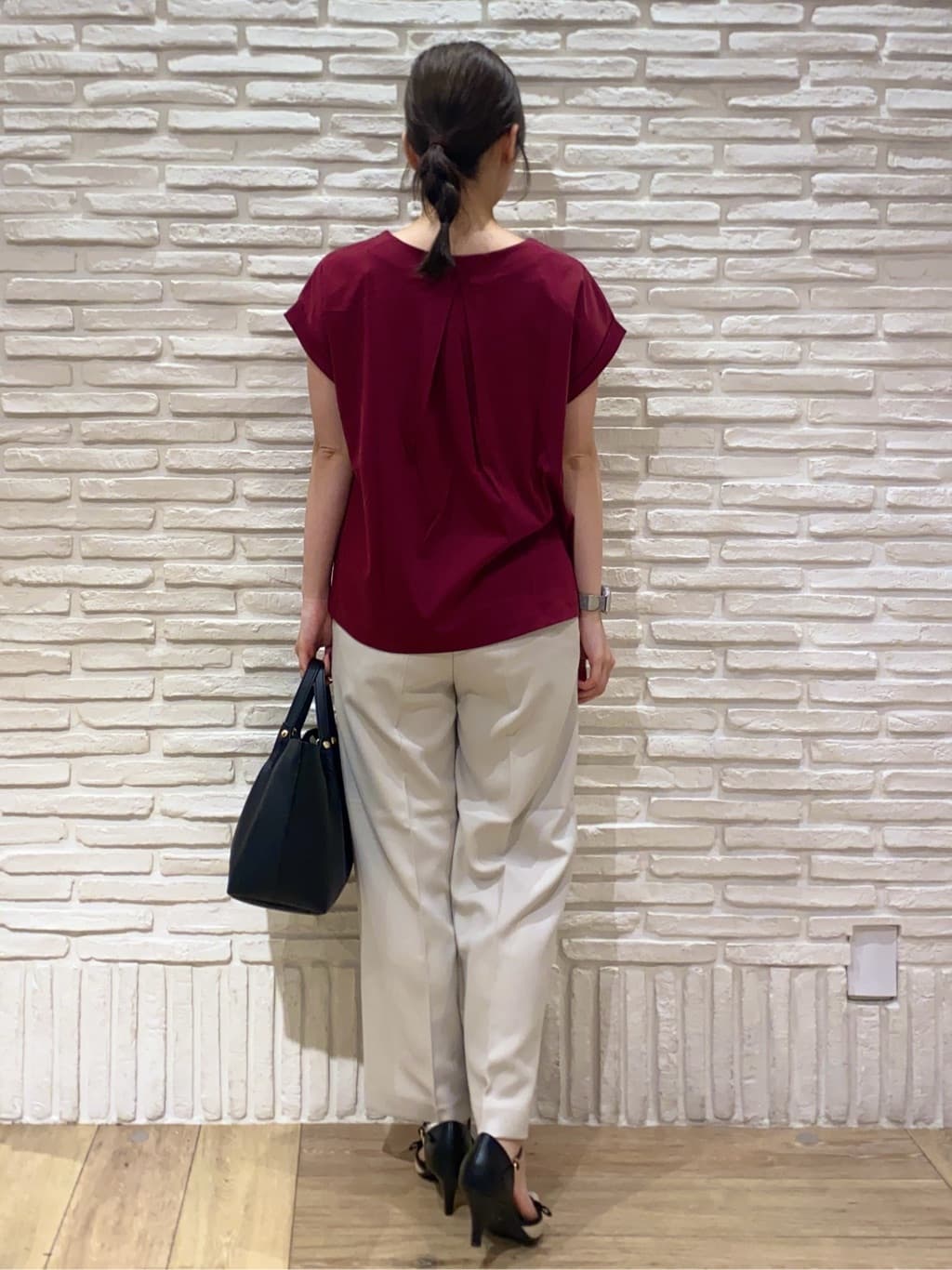 KARENさんの「index｜《S-3Lサイズ》サイドパール調ボタンボクシートップス【洗濯機洗い可／UVケア／接触冷感】」を使ったコーディネート