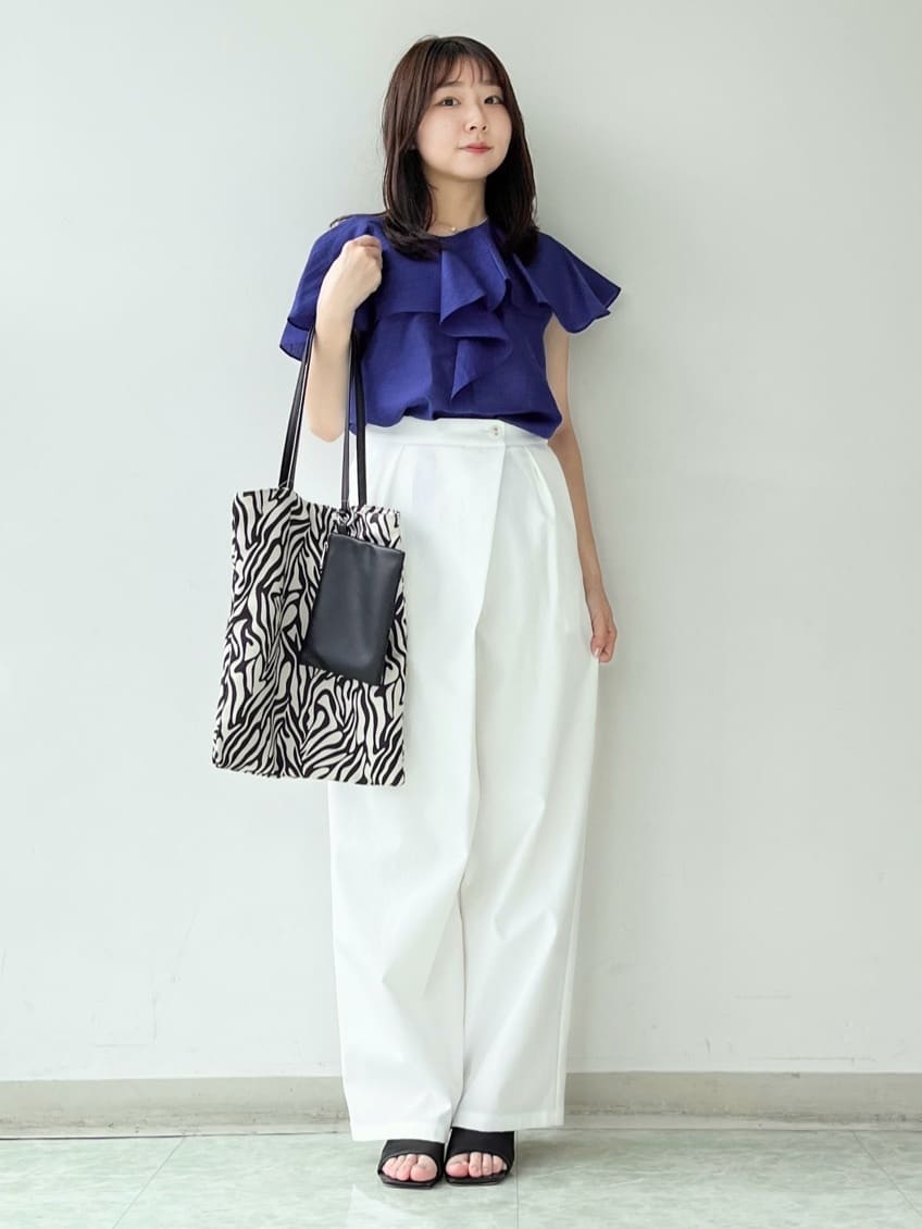 KAHOさんの「UNTITLED｜【きれいめ/洗える/フリル】ラッフルシアーブラウス」を使ったコーディネート