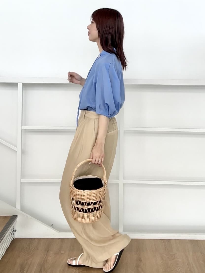 RINAさんの「OPAQUE.CLIP｜シアーフリルネックブラウス【洗濯機洗い可】」を使ったコーディネート