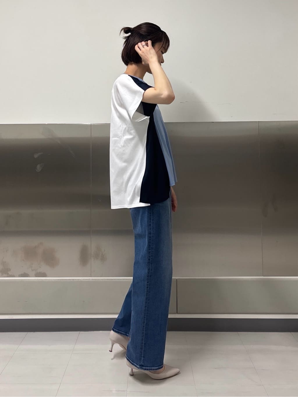 kanaeさんの「INDIVI｜【洗える／汗ジミ防止】バイカラー＆アシメヘム Tシャツ」を使ったコーディネート