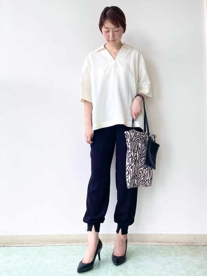 aliceさんの「UNTITLED｜【UVカット/接触冷感/吸水速乾/ゆったり】V開きネックシャツ」を使ったコーディネート